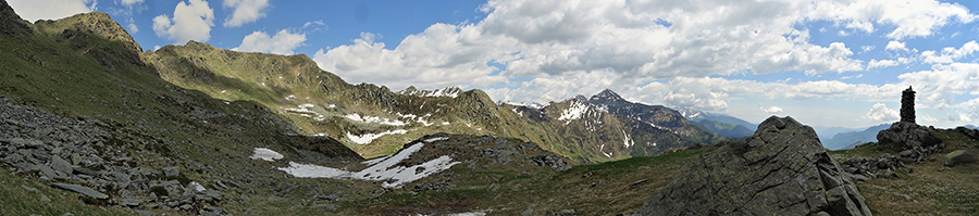Dall'omone del sent. 101 vista panoramica sulle cime della conca Bivacco-Zamboni - Rif. Balicco